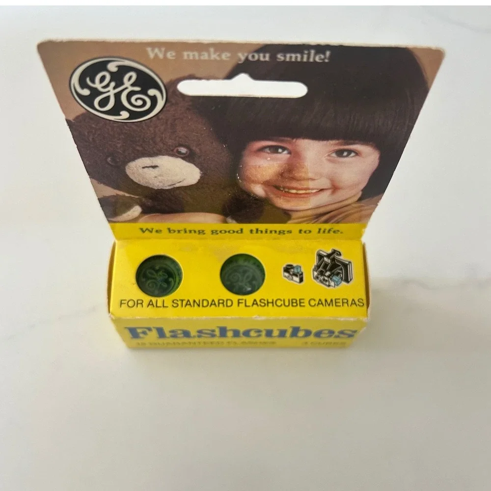 GE Flashcubes Standard 3 Pack 12 Flashes Yellow Vintage New Old Stock Box